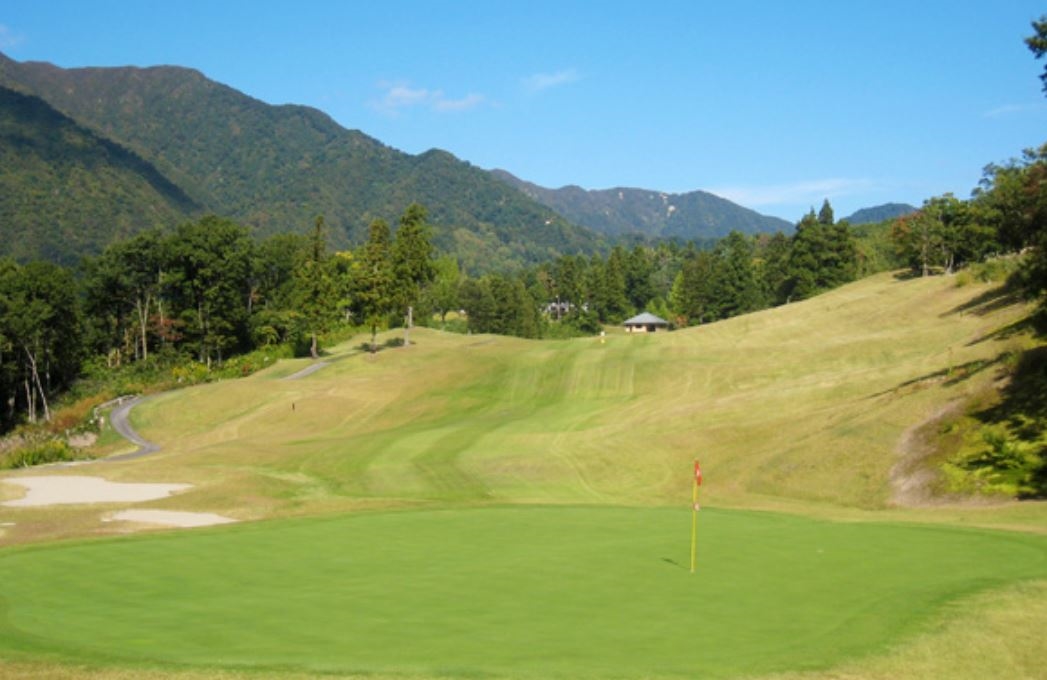 阿賀高原ゴルフ倶楽部平日プレー券　4枚 阿賀高原ゴルフ倶楽部を予約する｜GDOゴルフ場予約